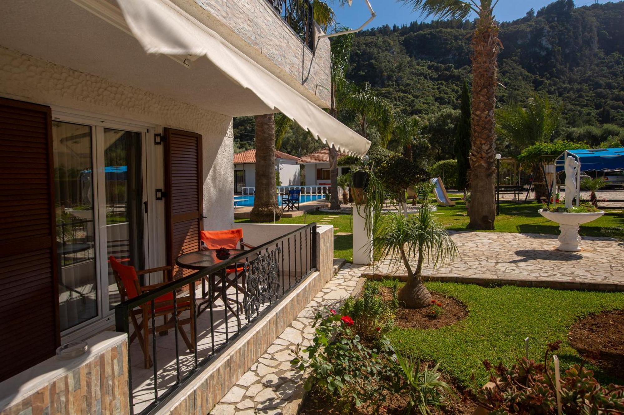 Villa Dimitris Apartments & Bungalows Frínion Exterior foto