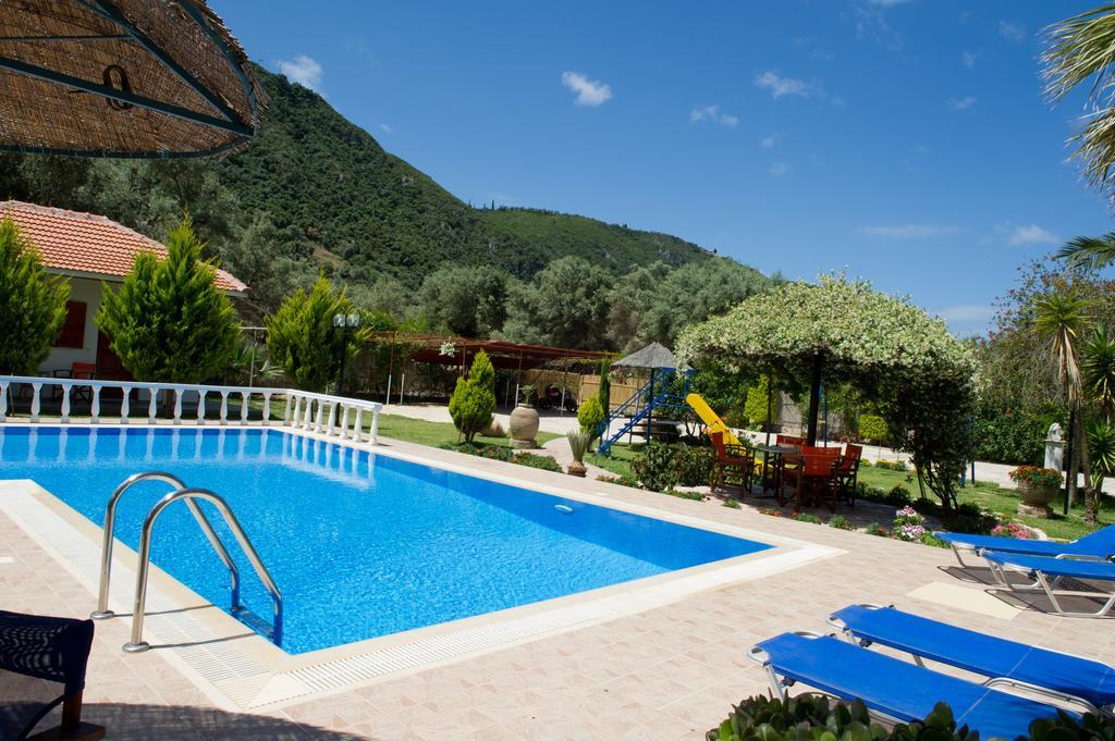 Villa Dimitris Apartments & Bungalows Frínion Exterior foto